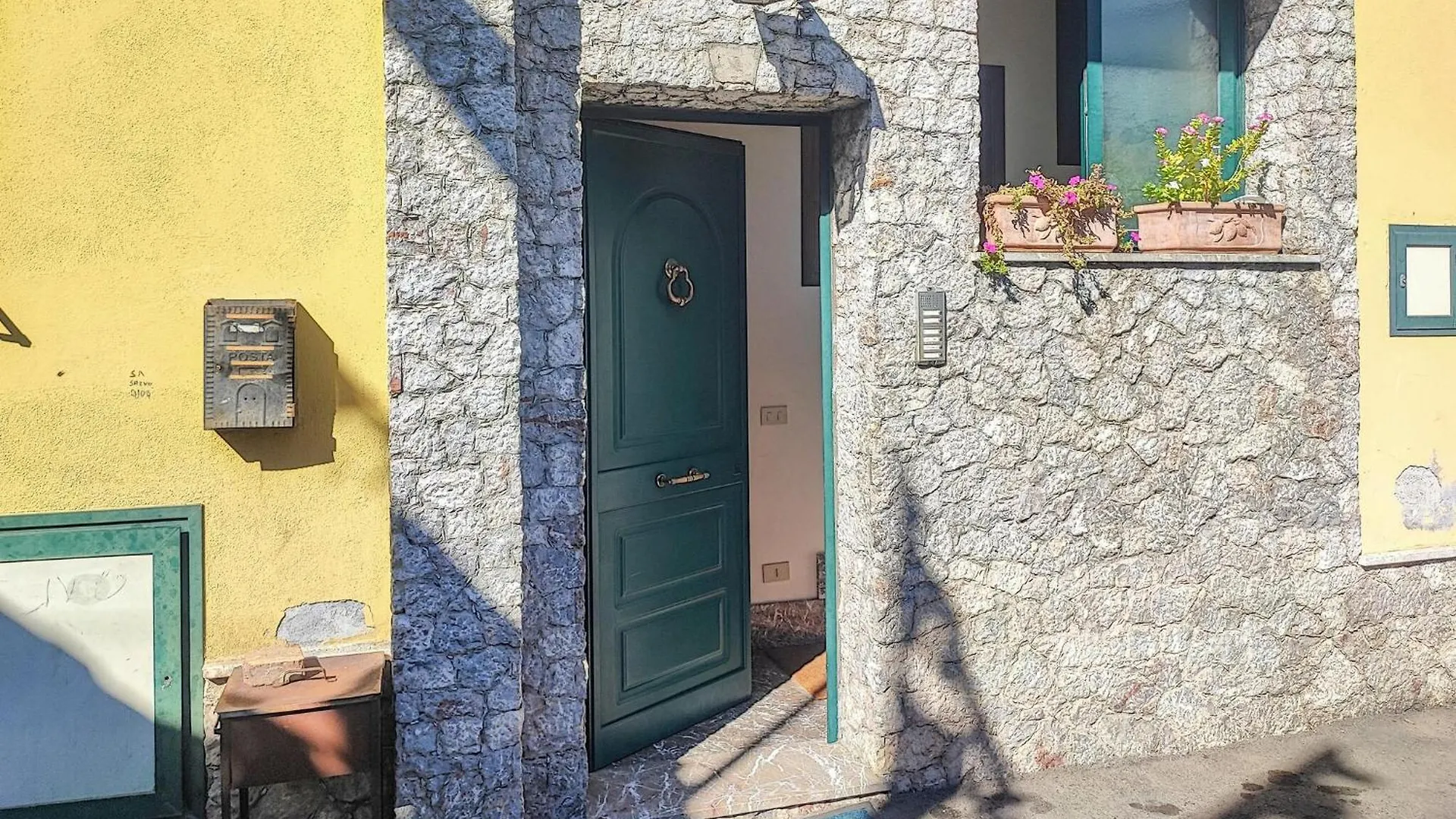 Gorgeous Apartment In Trappitello 0*,